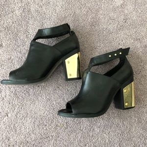 black & gold booties⭐️